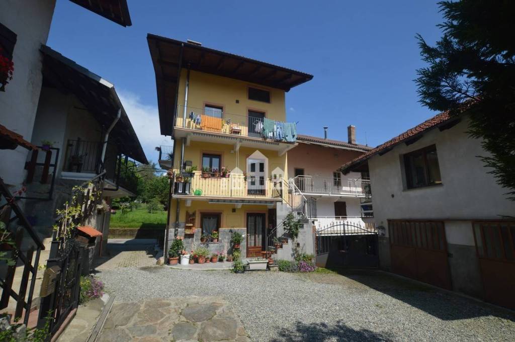 Casa Indipendente in vendita a Forno Canavese frazione Chiagnotti, 43