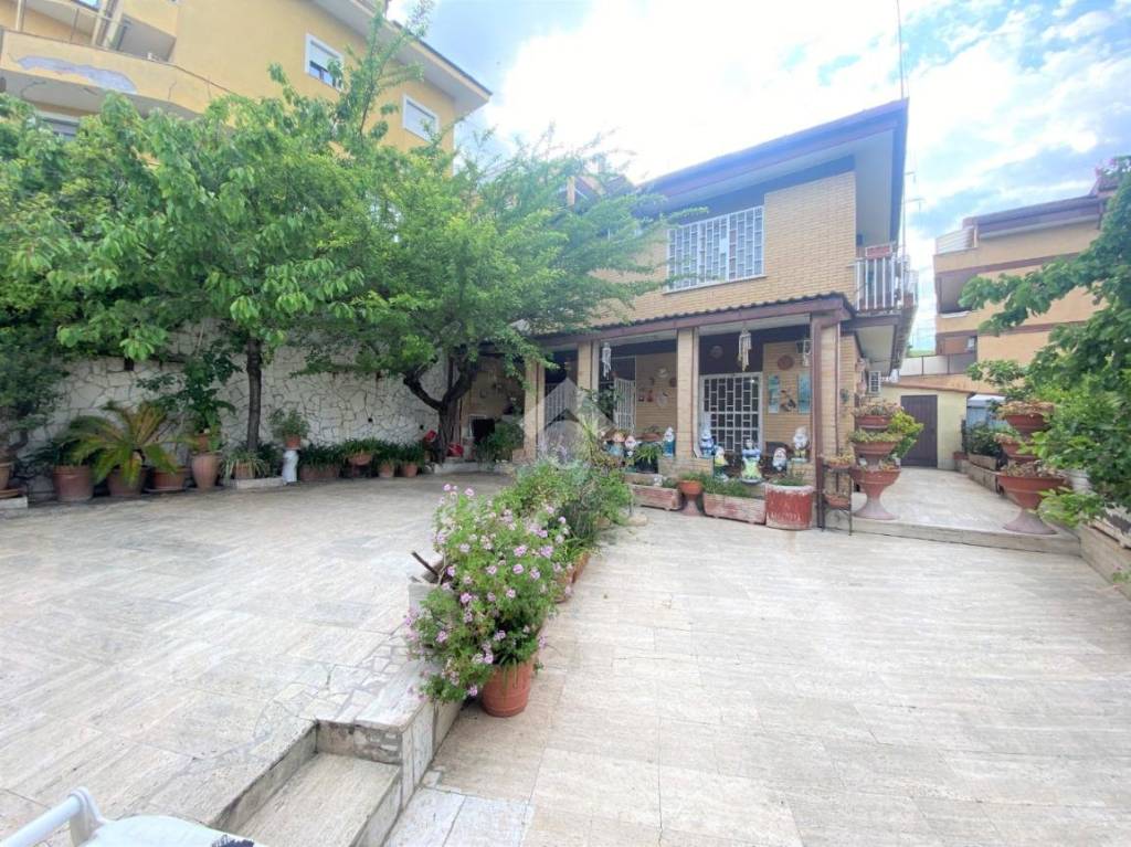 Villa Bifamiliare in vendita a Guidonia Montecelio via monte cervino, 49