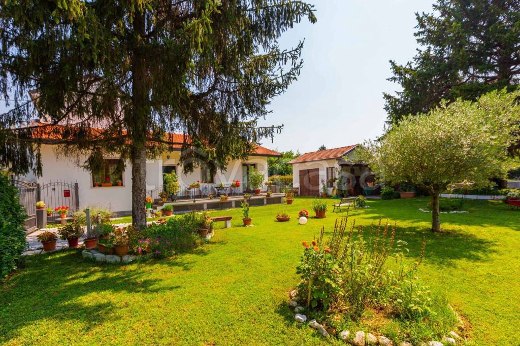 Villa in vendita a Gallarate via Aleardo Aleardi, 150