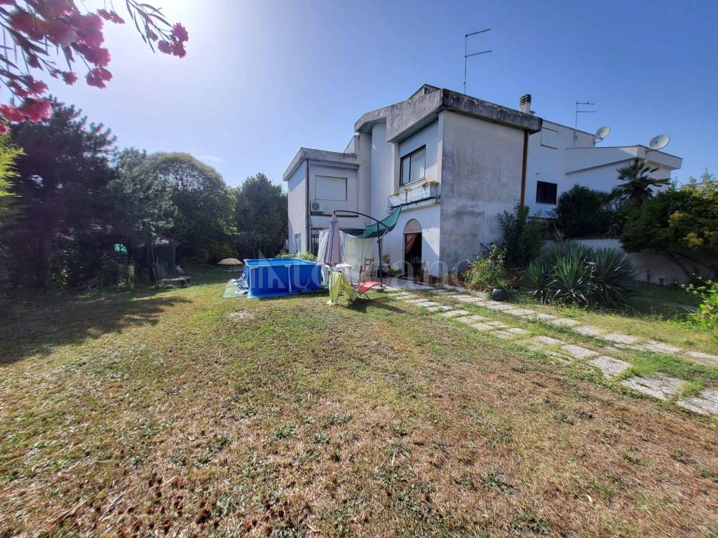 Villa Bifamiliare in vendita a Roma via Malosco