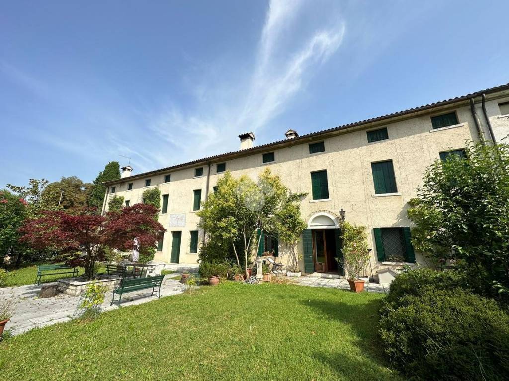 Villa Bifamiliare in vendita a Pieve del Grappa via Roma, 9