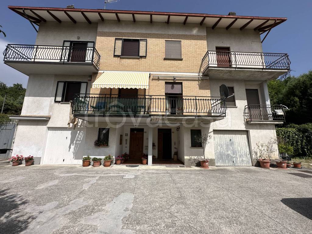 Villa Bifamiliare in vendita a Fossato di Vico via Stazione