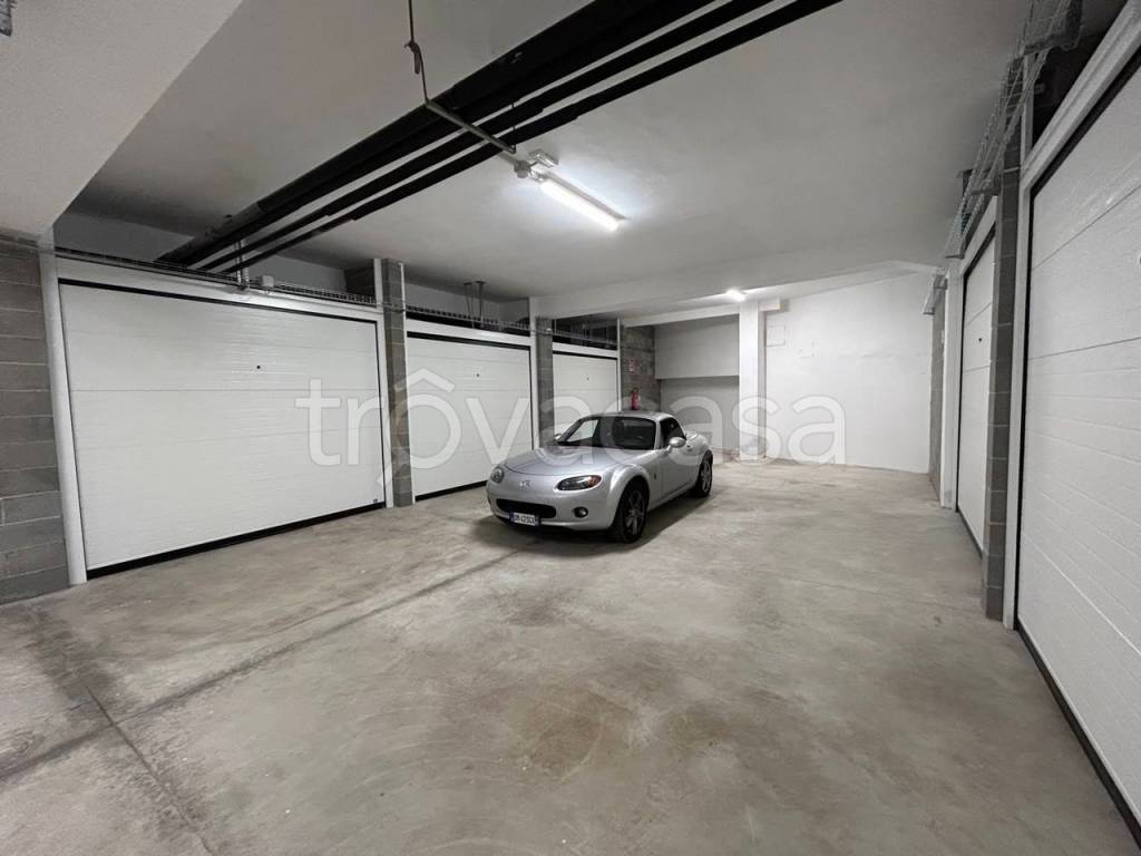 Garage in vendita a Varese via Carcano, 2