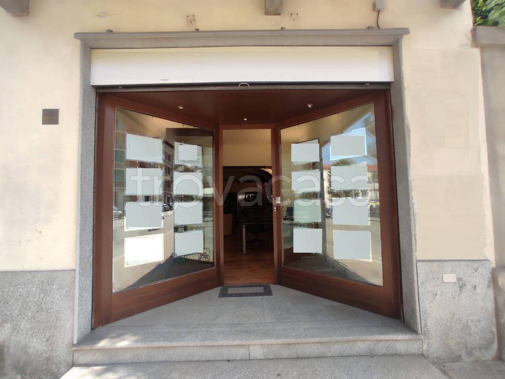 Negozio in vendita a Moncalieri via Carlo Tenivelli
