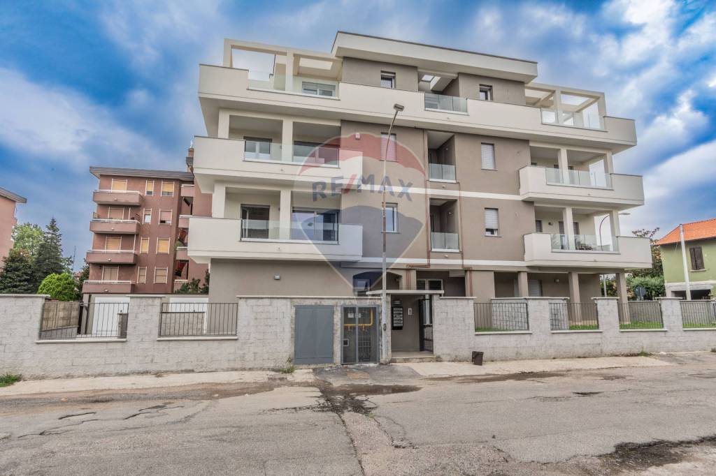 Appartamento in vendita a Parabiago via Principe Amedeo, 50