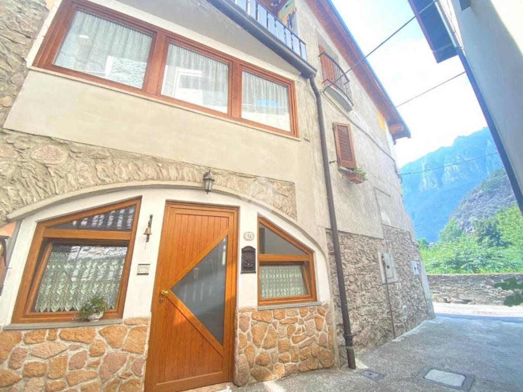 Casa Indipendente in vendita a Darfo Boario Terme via Camillo Cavour, 34