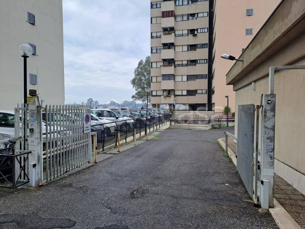 Garage in vendita a Roma via Giovanni Guareschi
