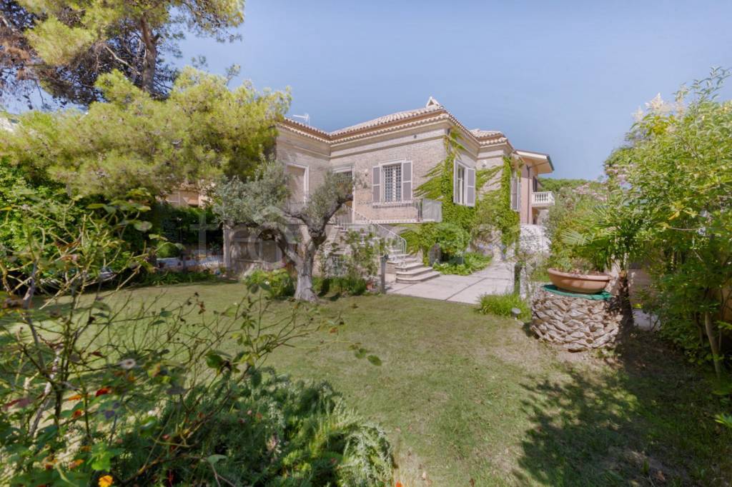 Villa in vendita a Pescara viale Primo Vere