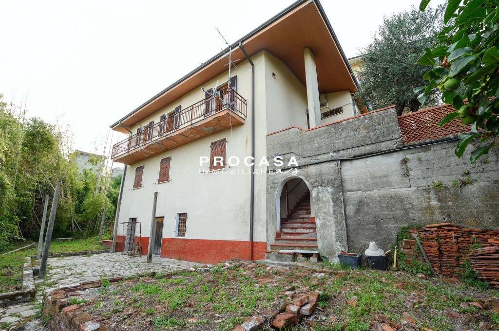Villa Bifamiliare in vendita a Vezzano Ligure via Giacomo Matteotti, 19