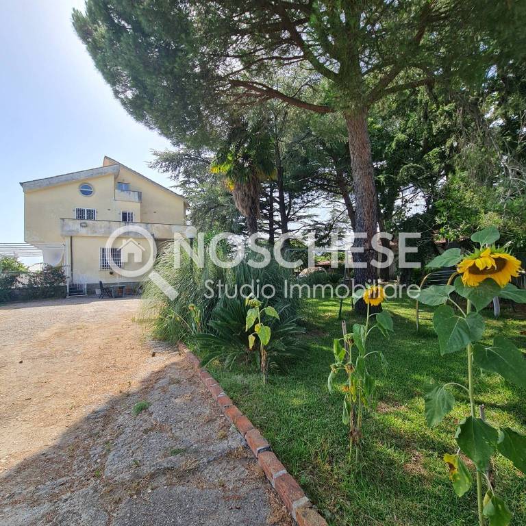 Villa in vendita a Pontecagnano Faiano via Abate Gian Francesco Conforti