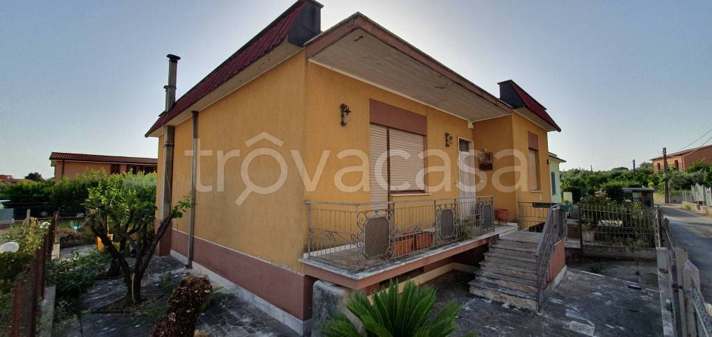 Villa in vendita a Cisterna di Latina via Carlo Treves