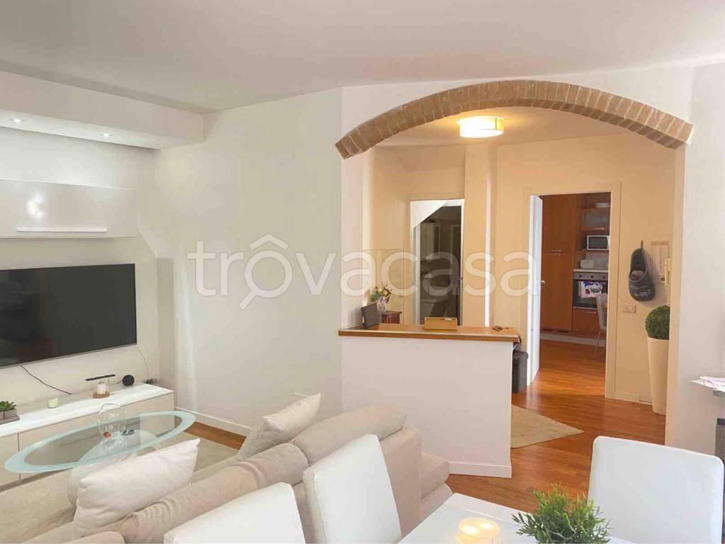 Appartamento in vendita ad Alzate Brianza via Alciato