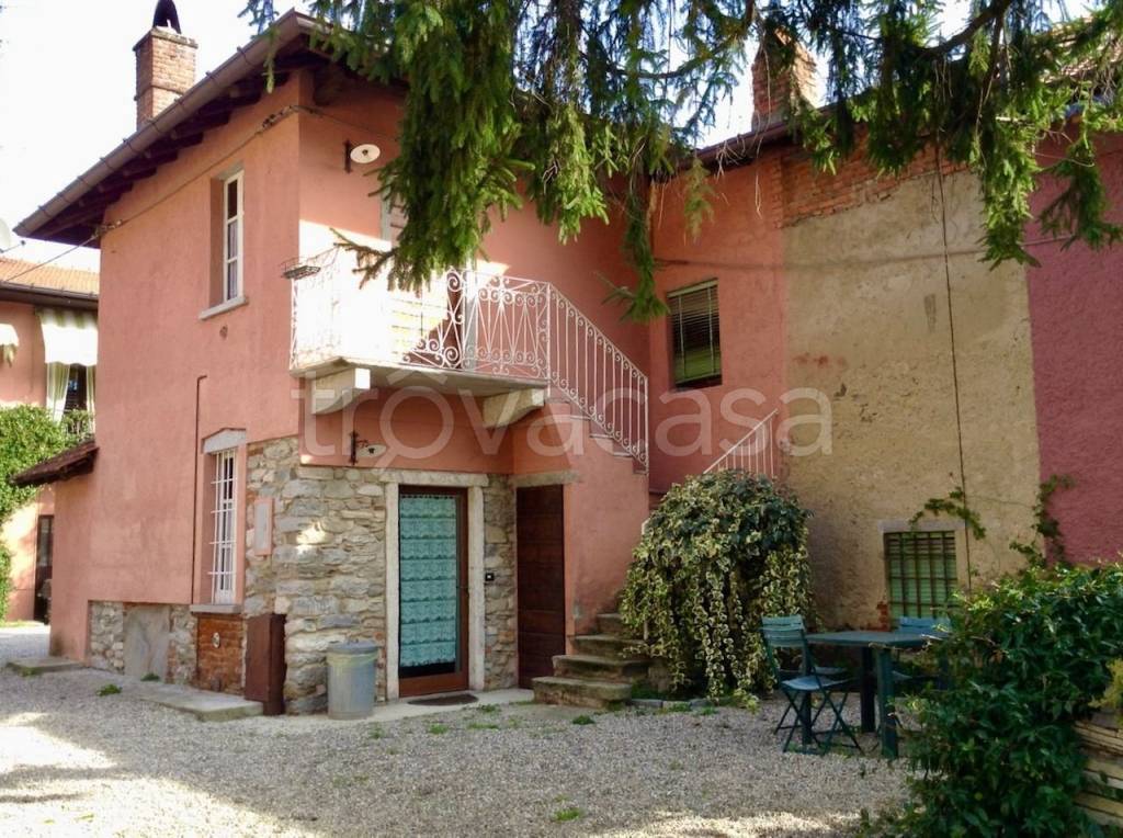 Casa Indipendente in in vendita da privato a Vergiate via Giacomo Matteotti, 14