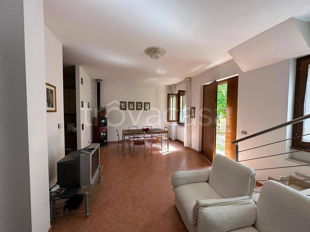 Appartamento in vendita a Foligno loc. La Villa, Annifo Colfiorito, 41/a