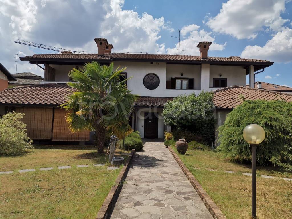 Villa in vendita a Lomazzo via Bernardino Luini, 17