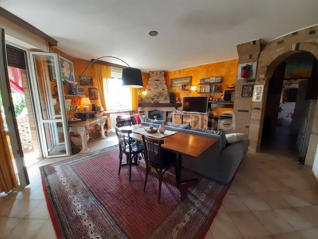 Appartamento in vendita a Cadorago via Tiziano Vecellio