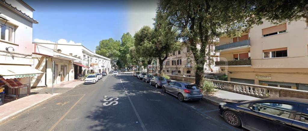 Negozio in affitto a Velletri viale Roma