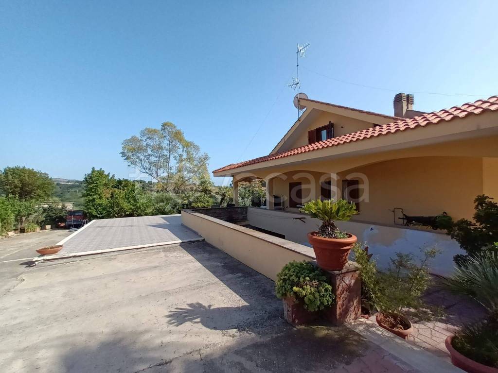 Villa Bifamiliare in vendita a Civitavecchia via Rolando Carlevaro