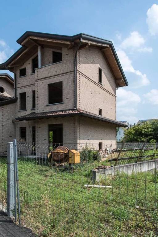 Villa Bifamiliare in vendita a Lentate sul Seveso via Nazionale dei Giovi 94.