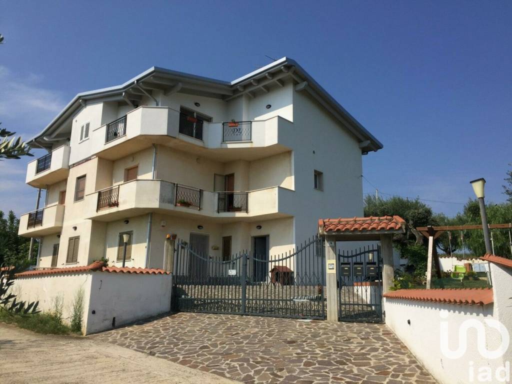 Villa in vendita a Città Sant'Angelo strada Gaglierano, 78