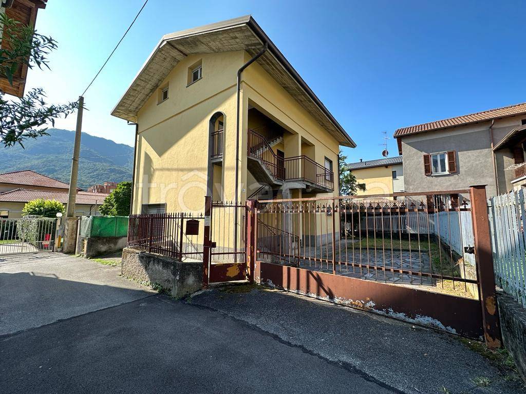 Villa in vendita a Valmadrera via Francesco Magistris, 19