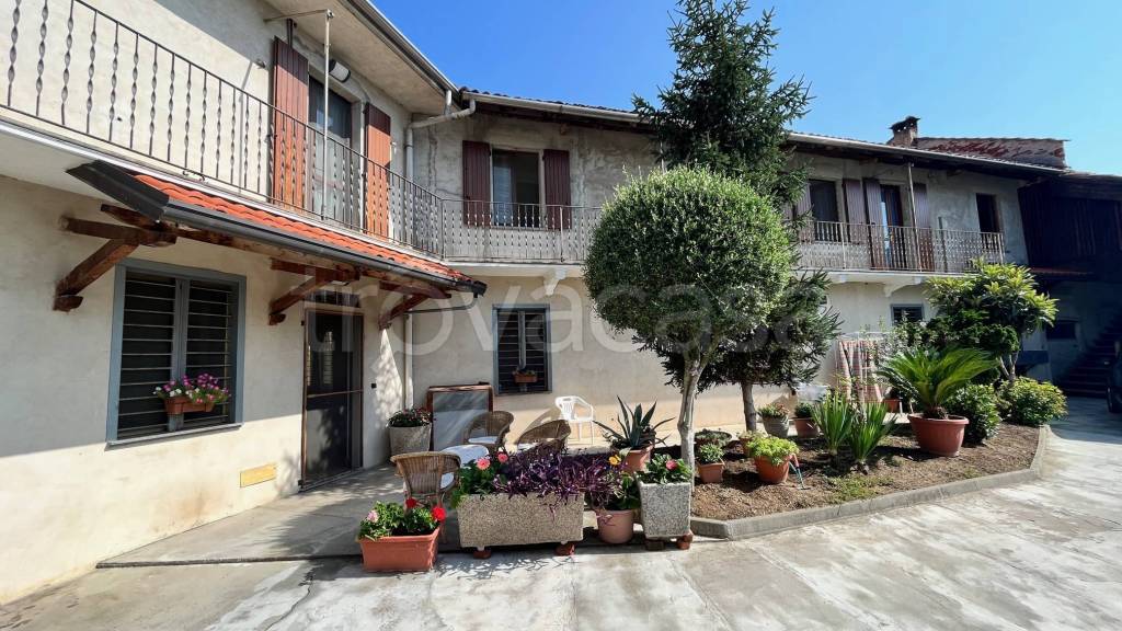 Villa Bifamiliare in vendita a Vigevano via Gravellona