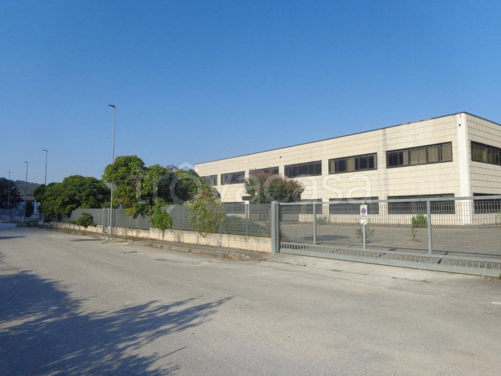 Capannone Industriale in vendita a Serra San Quirico via dell'Industria, 2