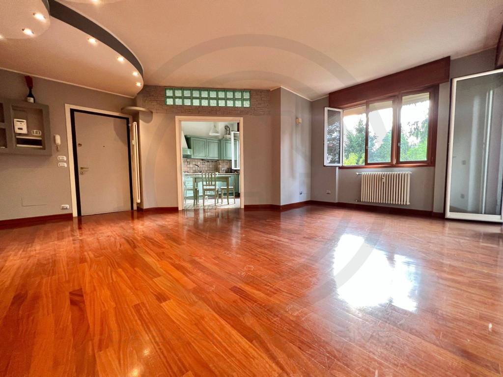 Appartamento in vendita a Carate Brianza via Ciro Menotti