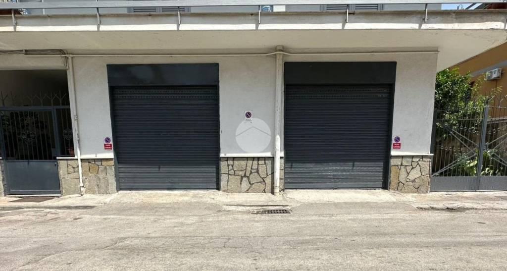 Garage in affitto ad Arzano via Messina