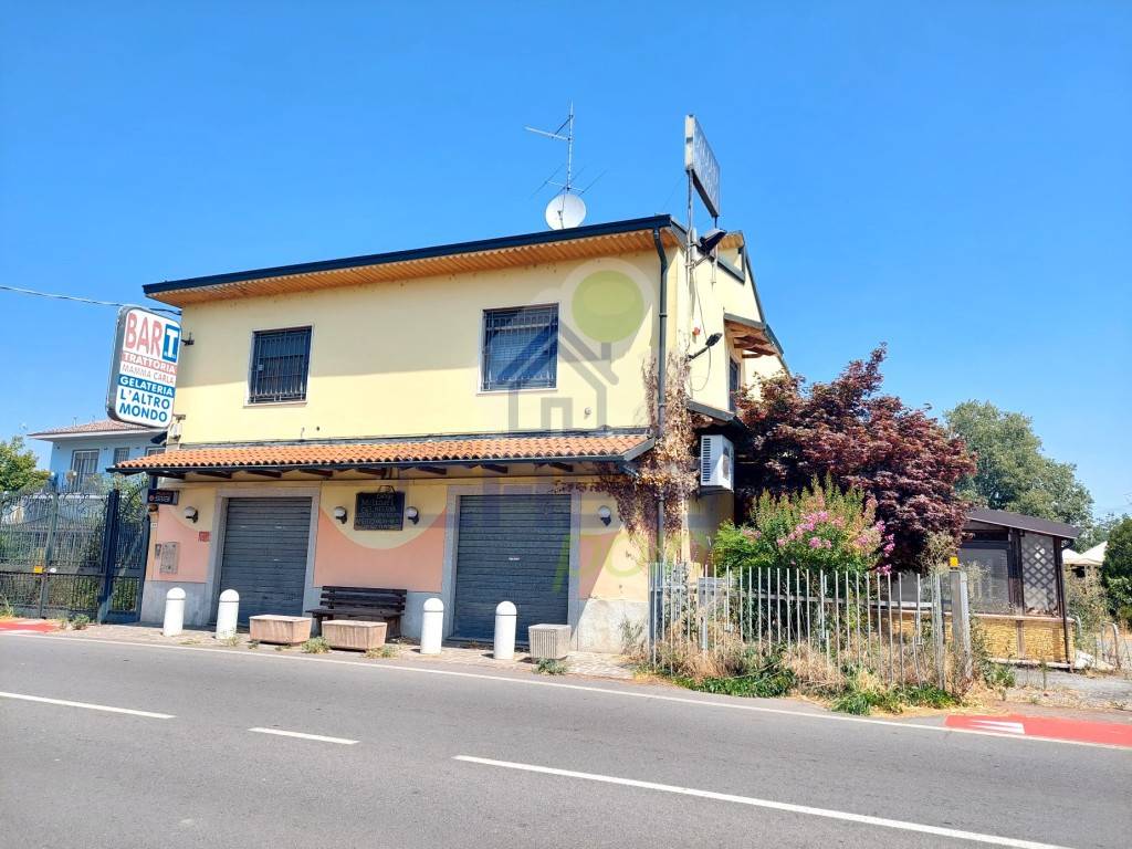 Negozio in vendita a Castelnuovo Bocca d'Adda via Piave 28