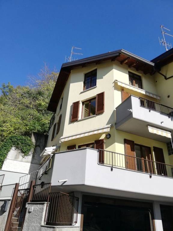 Villa in vendita a Como via Salvadonica