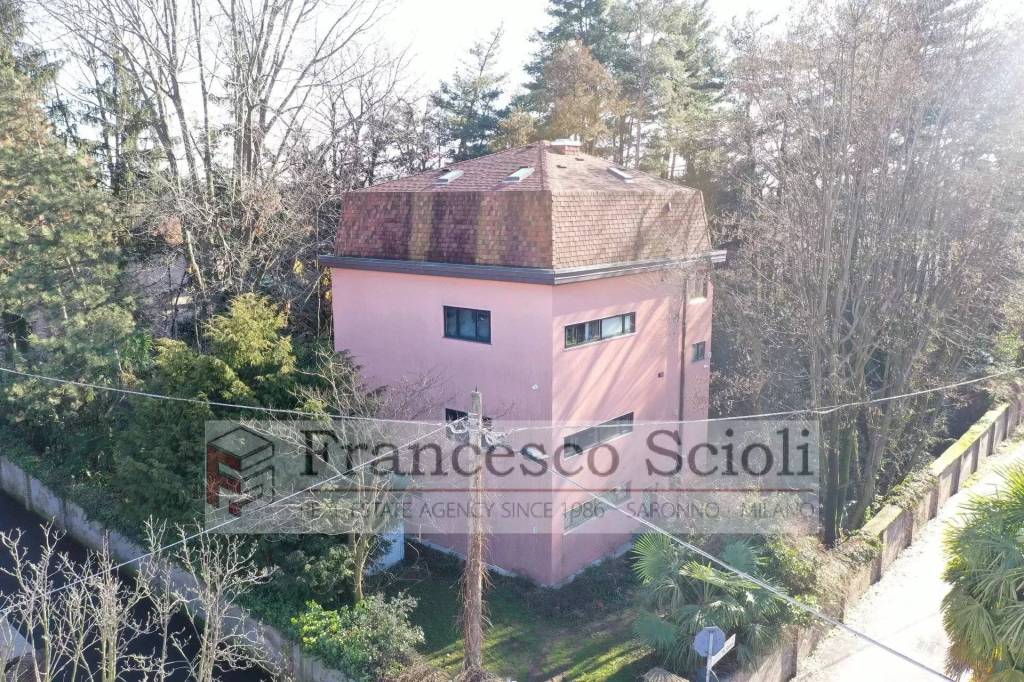 Villa in vendita a Saronno via d. Chiesa,