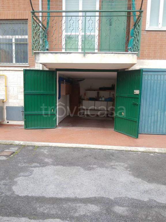 Garage in vendita a Borghetto Santo Spirito via Ticino 12.