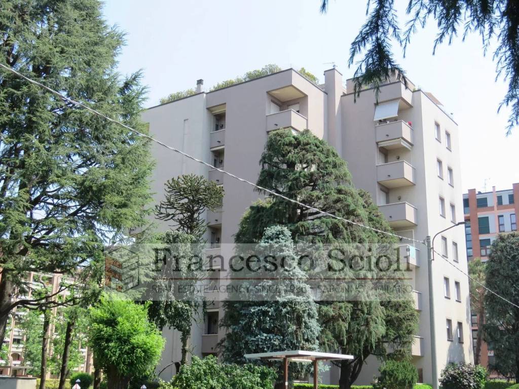 Appartamento in vendita a Saronno via Gioacchino Rossini,