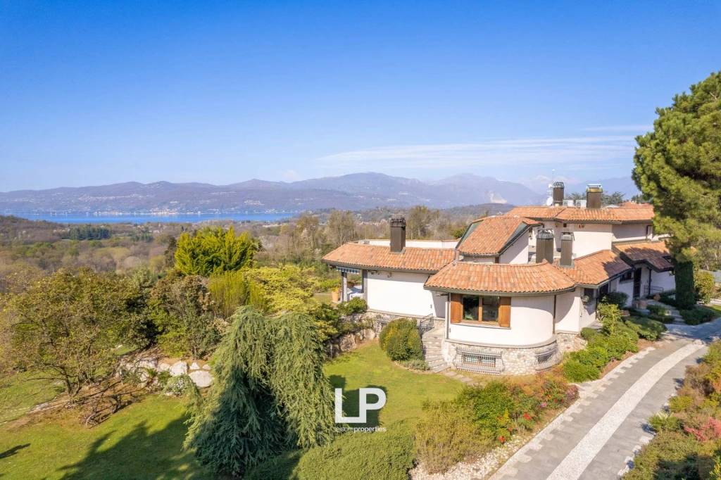 Villa in vendita a Besozzo via Monte Grappa