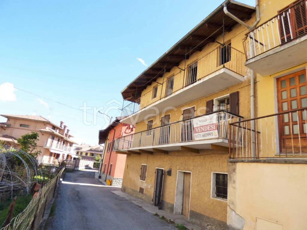 Casa Indipendente in vendita a Cuneo via Piozzo,