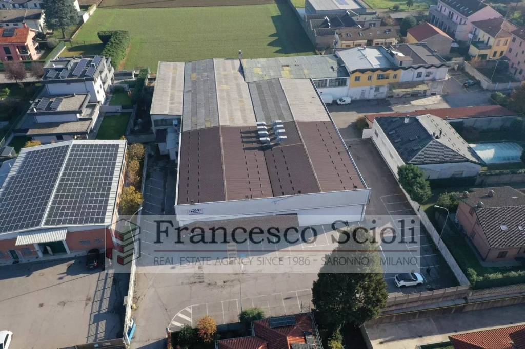 Capannone Industriale in vendita a Saronno via Roma,