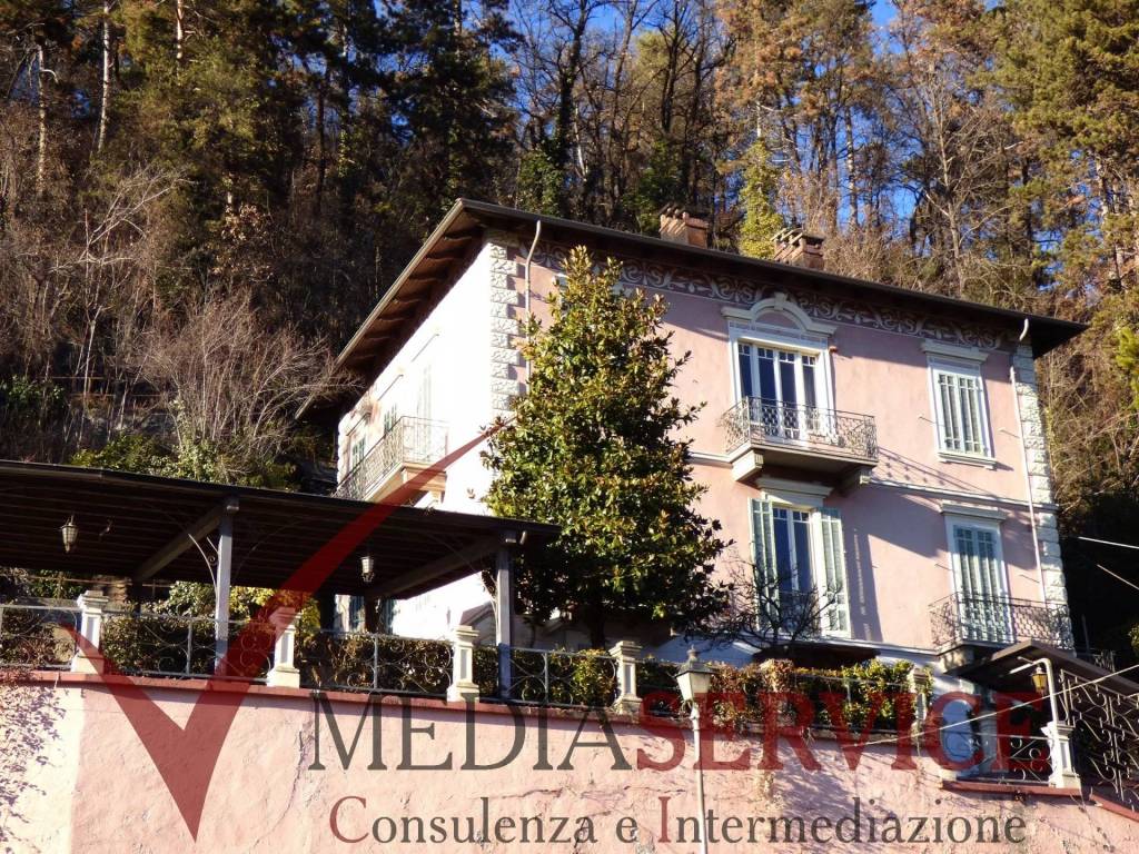 Villa in vendita a Borgo San Dalmazzo borgo San Dalmazzo, Via Rivetta, 2.