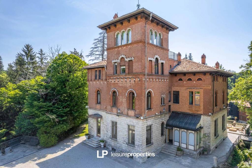 Villa in vendita a Varese via Adda, 10