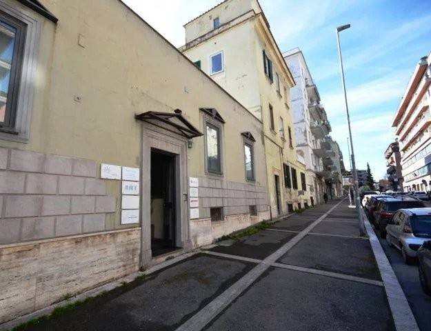 Ufficio in vendita a Tivoli viale Trieste