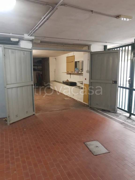 Garage in vendita a Borghetto Santo Spirito via Ticino 39.
