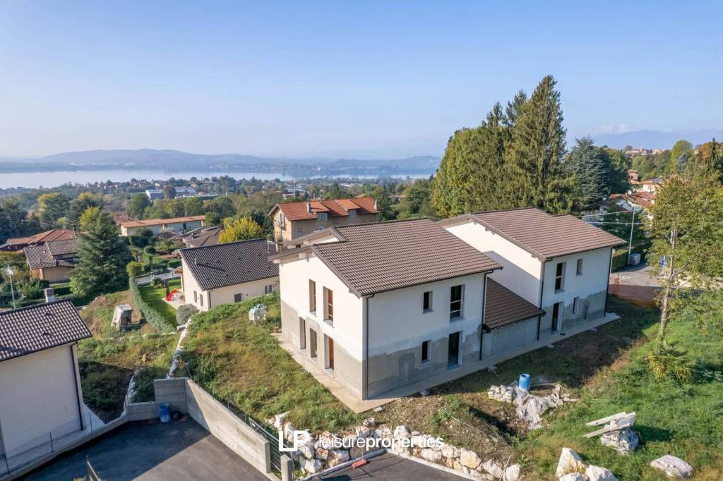 Villa Bifamiliare in vendita a Barasso via Giacomo Matteotti, 27