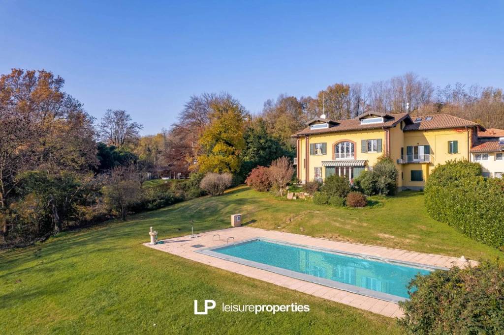 Villa in vendita a Varese via Fortunato Calvi