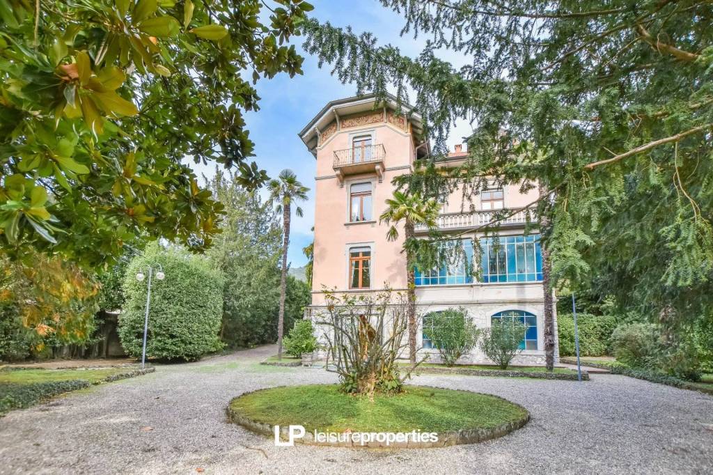 Villa in vendita a Gavirate via Alessandro Volta, 13