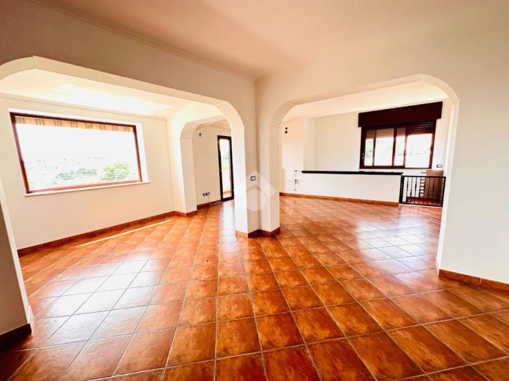 Appartamento in vendita a Vieste via Saragat, 43