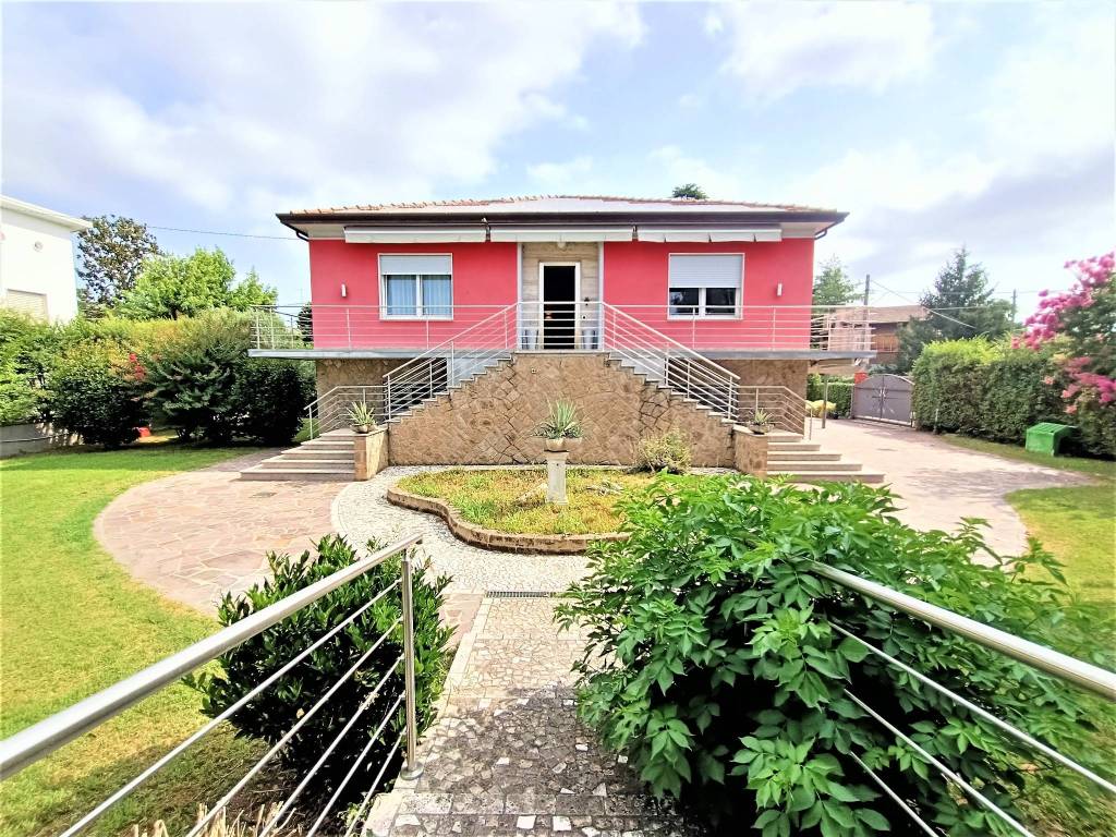 Villa in vendita ad Adria via Monsignor Filippo Pozzato, 15