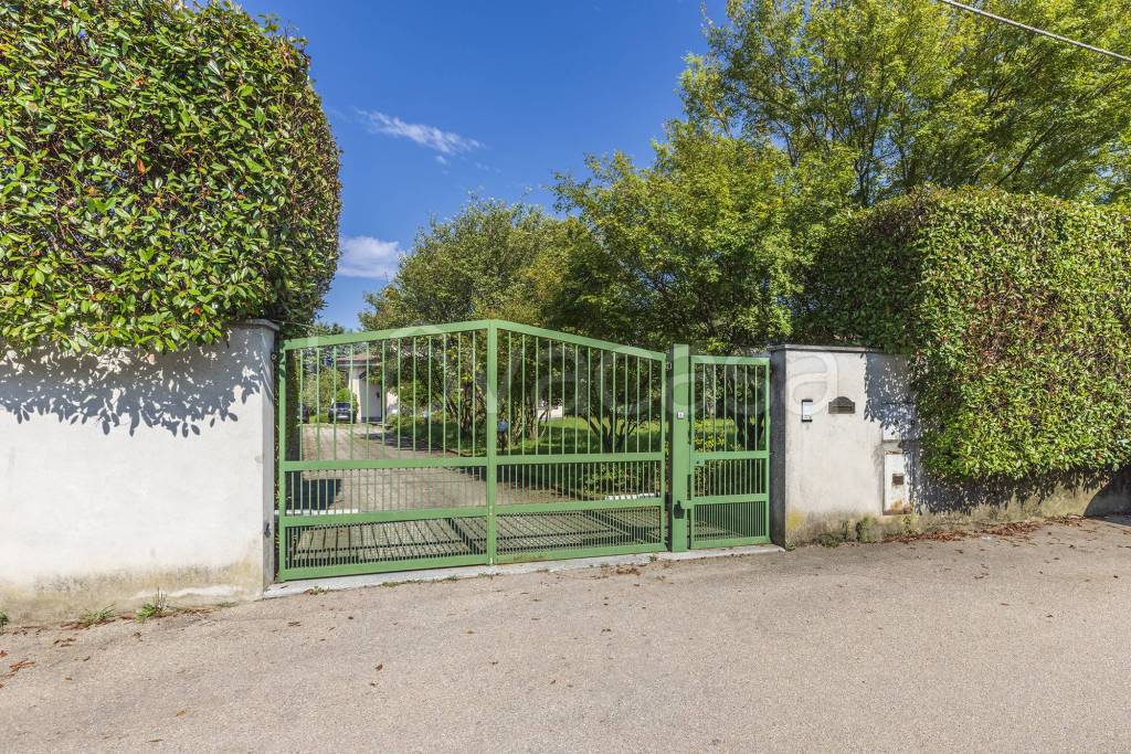 Villa in vendita a Vedano Olona via Alfonso La Marmora
