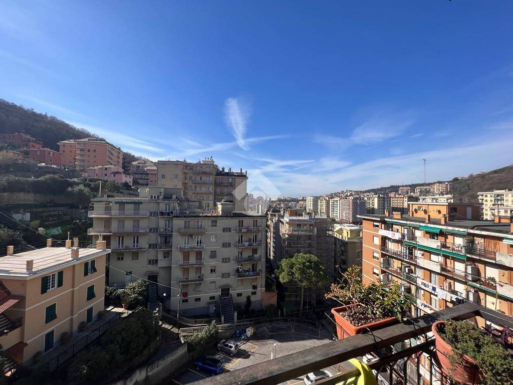 Appartamento in vendita a Genova via Stefanina Moro, 52