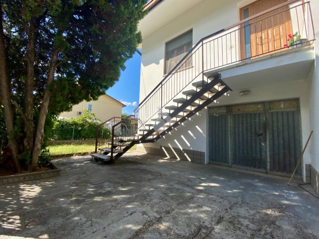 Villa Bifamiliare in vendita a Rimini via Emilia, 360