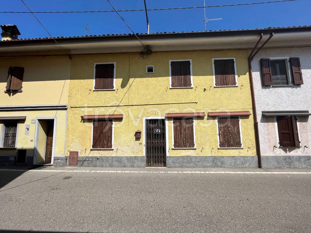 Casa Indipendente in vendita a Chignolo Po via Cusani Visconti
